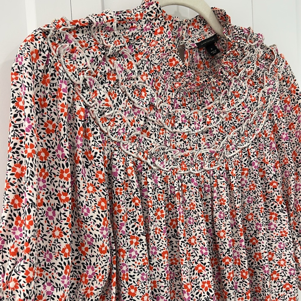 Ann Taylor Floral print Smocked/Ruffle Blouse Size Medium